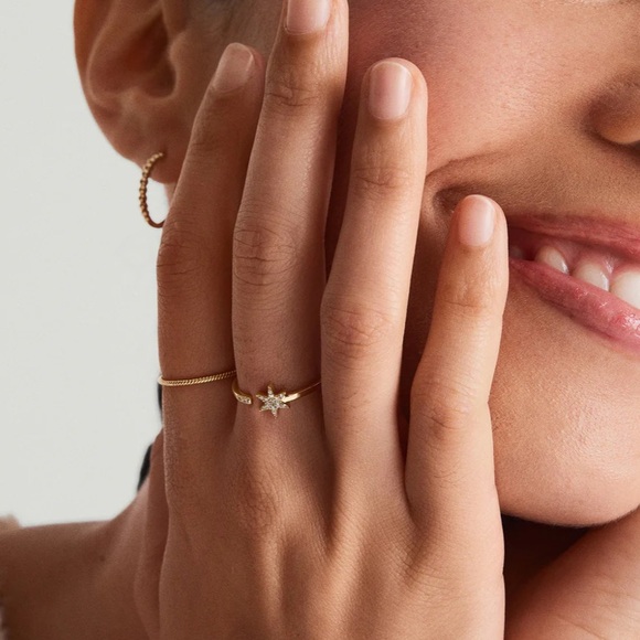 Mejuri Pavé Diamond Star Open Ring - Picture 2 of 4
